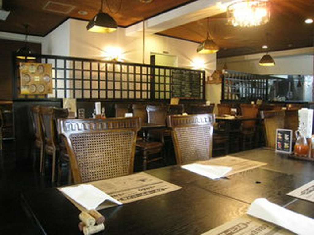 落ち着いた雰囲気のお店です