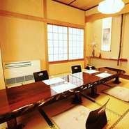 老舗の雰囲気を味わいながらの御接待、顔合わせなど大事なシーンからちょっと贅沢な会食まで様々なシーンでご利用可能な「全７室」完全個室完備で御座います。
