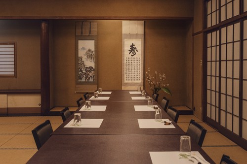 余年100年の老舗の雰囲気