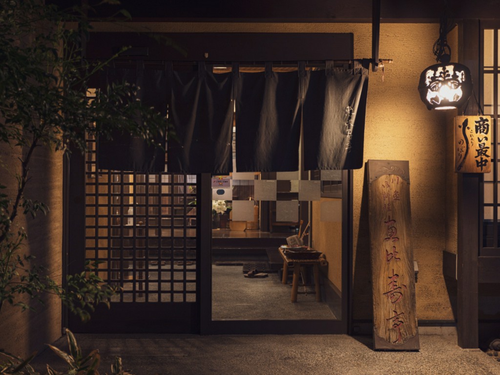 〆のお食事に鰻が付くコースです。
※鰻一本の半分がつきます