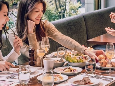 銀座でブッフェ！　目の前で焼く鉄板焼ビーフが豪快！