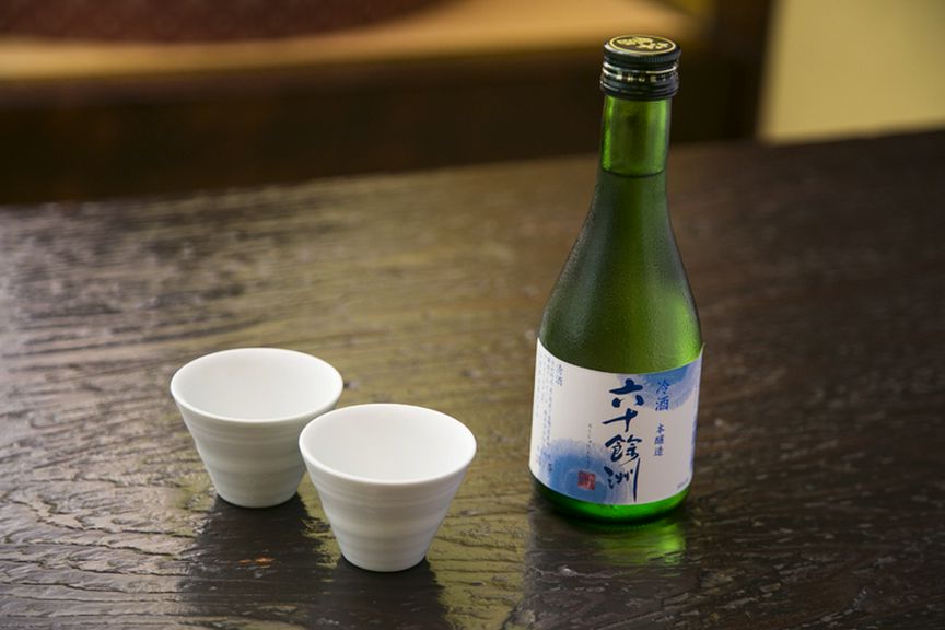 卓袱料理には、ぜひ長崎で人気の地酒『六十餘洲』を冷やでどうぞ