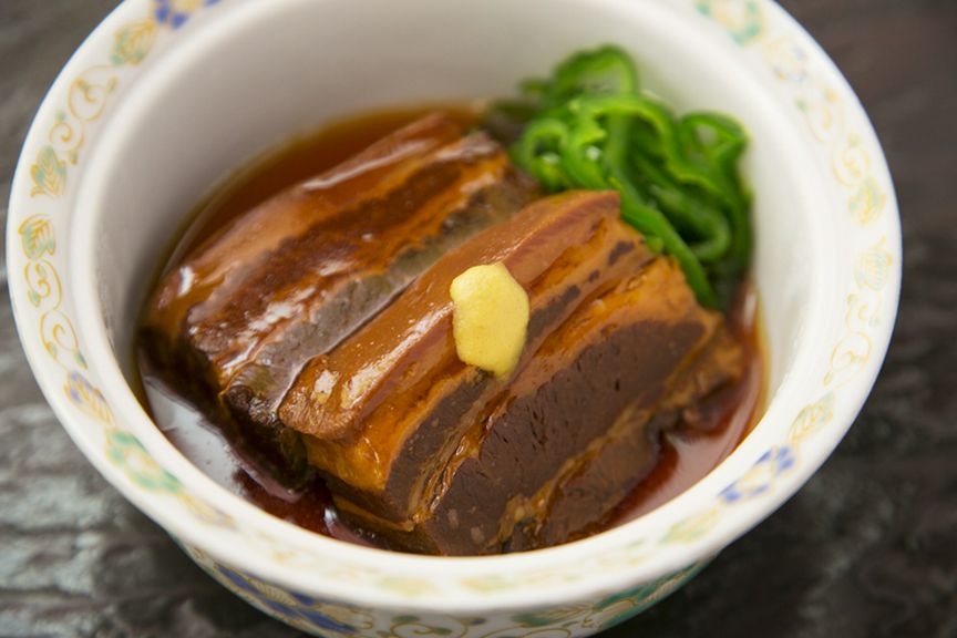 誰もが知る角煮の発祥は、実は長崎の卓袱（しっぽく）料理です。