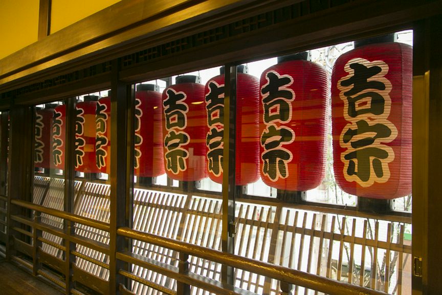 昭和2年に建てられたという歴史を感じる建物も一見の価値あり