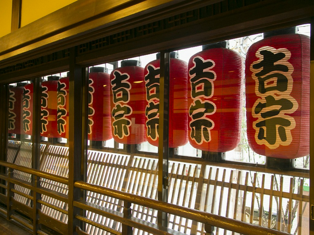 昭和２年に建てられたという歴史を感じる建物も一見の価値あり