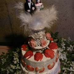 KISS WEDDING CAKE