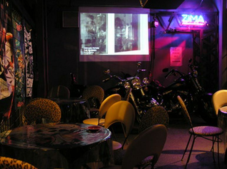 プロジェクターフロアー