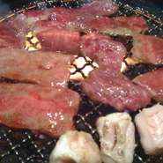 「とにかくお肉を沢山食べたい」「いいお肉を食べたい」「飲み放題にして欲しい」等、コースはご予算に合わせてお好きなように作れますので是非お気軽にご相談下さい。

お子様連れのお客様には座敷もございます。