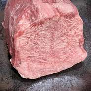 焼き肉好きにはたまらない、トロける様な食感のタン塩焼き！極上で貴重な一品です。完全数量限定。