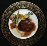 前菜／スープ／ビーフステーキ（牛フィレに変更の場合は￥6380）／ケーキ／コーヒー／パン