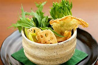 湯葉と山菜、水菜の京風サラダ