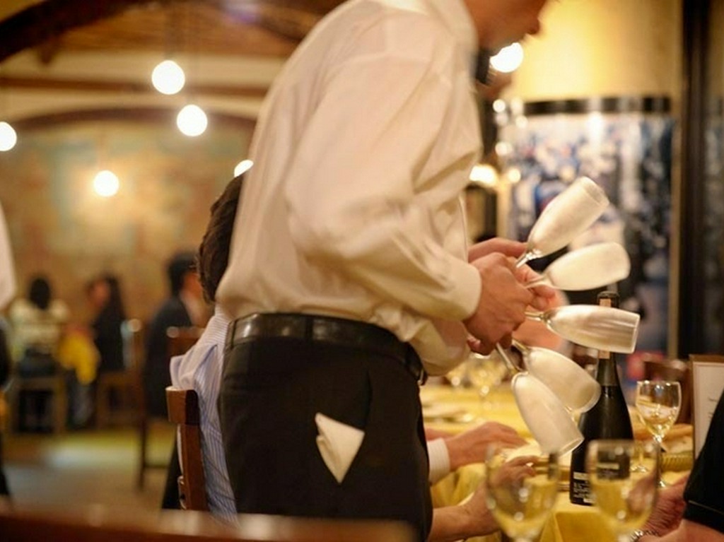 “本場”を演出するスタッフ