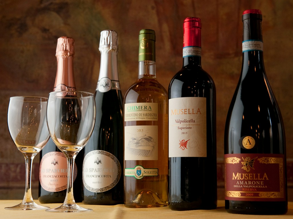 オーナー自らがイタリアのワイナリーを訪ねて厳選したワイン