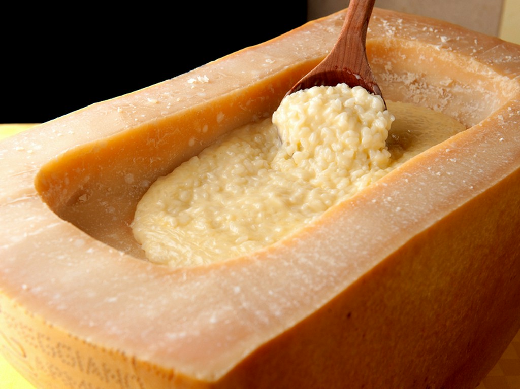 当店発祥の看板メニュー『パルミジャーノのリゾット』