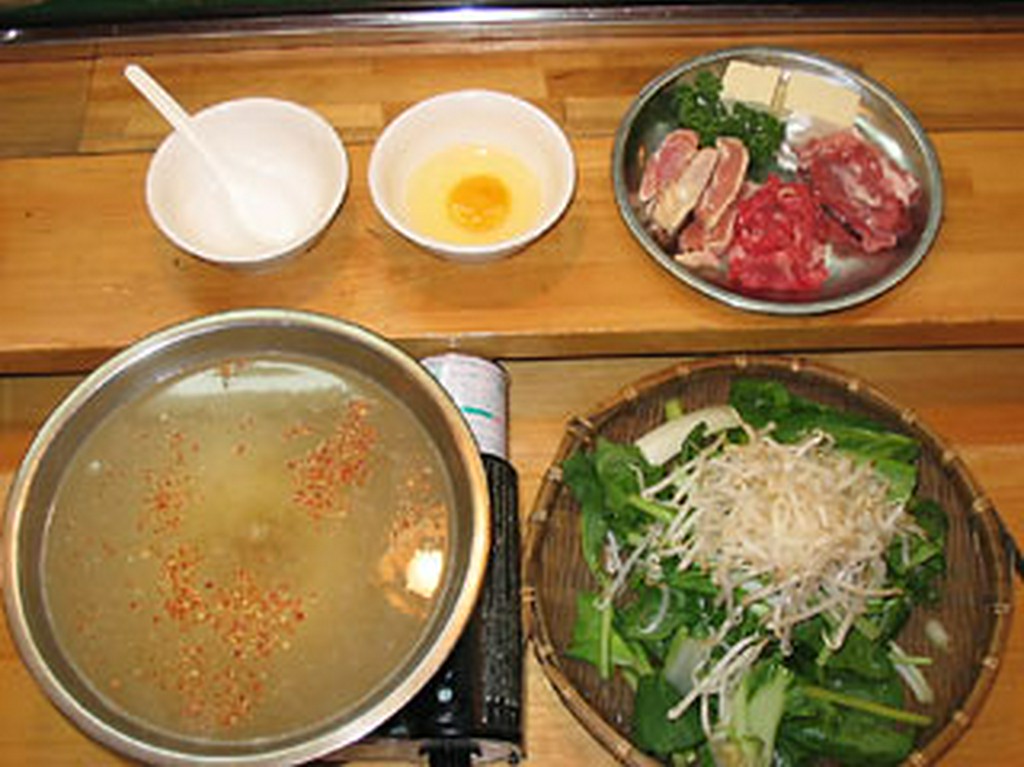 元祖「草鍋」　たっぷりの草と薬味、そしてお肉…