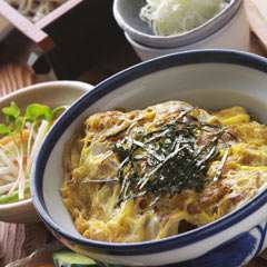 定番が嬉しい。カツ丼セット　1150円