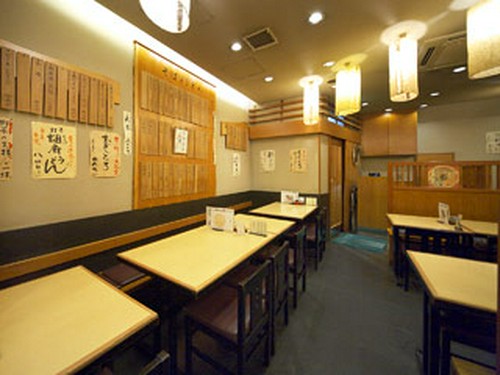 階段を下り、一歩店内に入れば渋谷とは思えない落ち着く空間です