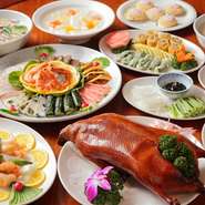 ・前菜盛合せ・キヌガサダケ入りフカヒレスープ
・揚げ物二種・【北京ダック】客席でカット致します・牛ヘレ肉のオイスターソース・海老の四川風イリツケ等
※写真は５人前イメージです。
