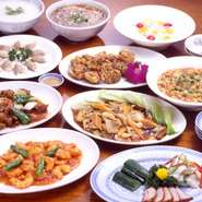 前菜三種盛合せ、中華スープ、海老のチリソース煮、特製酢豚、麻婆豆腐、野菜とイカ・豚肉のオイスターソース炒め、名物/神戸餃子（味噌だれ）、中国粥、ゴマ団子、デザート