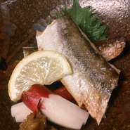 銀鱈のみりん焼き・かますの一夜干し・本さわらの味噌焼き・車海老の塩焼き・あわびのバター焼き等々
とらふぐの白子焼き※
