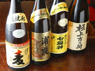 焼酎や日本酒など、料理に合った充実のラインナップ