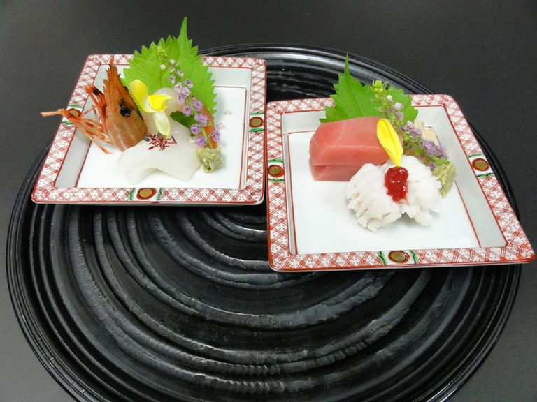 黄金色に焼き上げた鰻と旬の素材を生かしたお料理を堪能