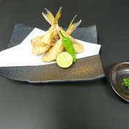 サクサクの食感の中に、ふわっと広がる香りや旨み。素材の良さを衣でぎゅっと閉じ込めました。
