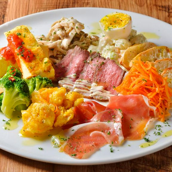まずはコレ！シェアして食べるのがイタリア風!!前菜盛り合せ