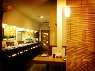 和の安らぎを感じさせる店内