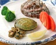 毎日築地から仕入れる鮮度の高い『アワビのステーキ』