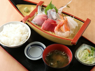 鮮度抜群の活魚料理が約150種！