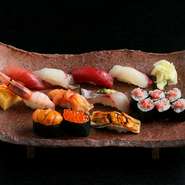 にぎり10貫、巻物、茶碗蒸し、お椀付き
（雲丹を蟹に変更しております）