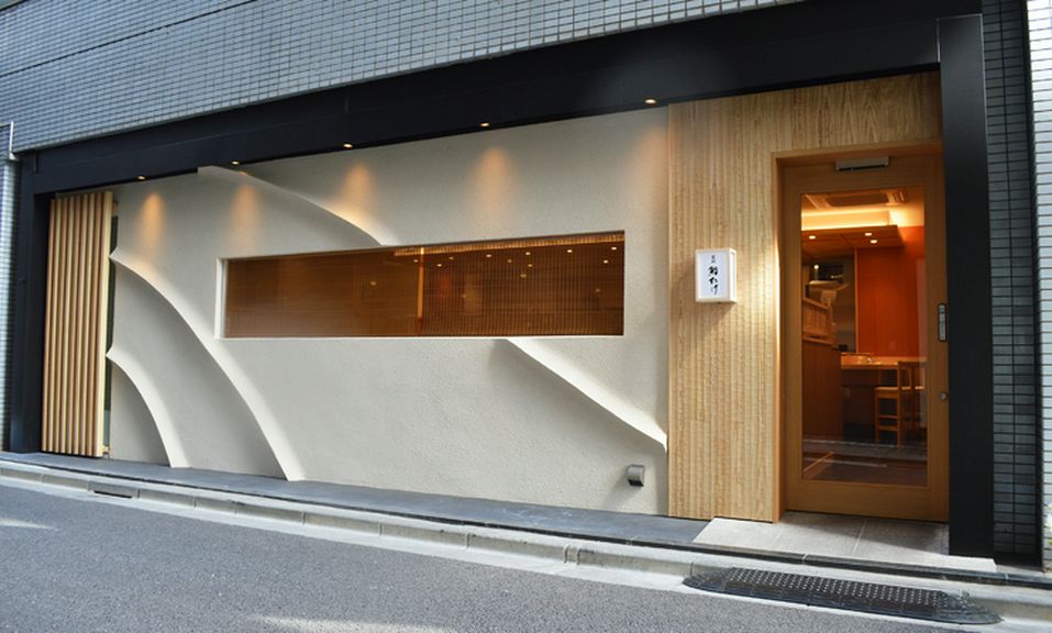 築地本願寺向かい、日比谷線築地駅2番出口から徒歩1分