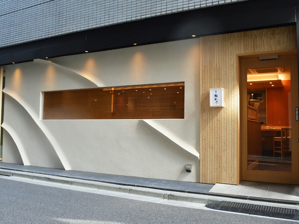 築地本願寺向かい、日比谷線築地駅2番出口から徒歩1分