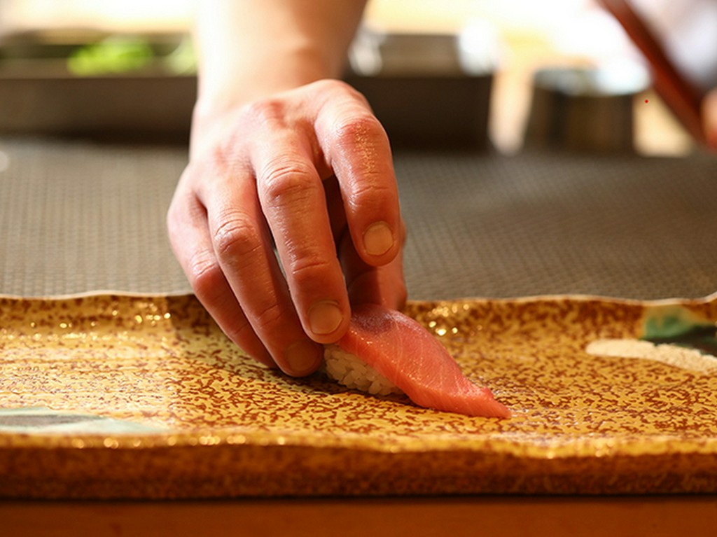 熟練の職人が織りなす極上のにぎりをご堪能ください