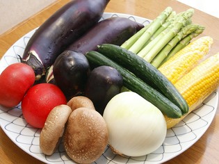 充実した野菜料理に使用する「旬の野菜」