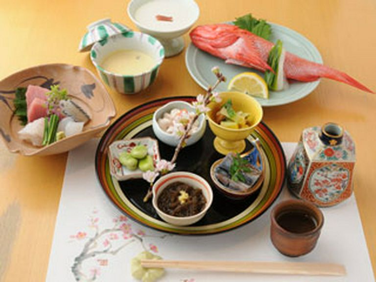 お食事会や接待などにおすすめのコース取り揃えております。