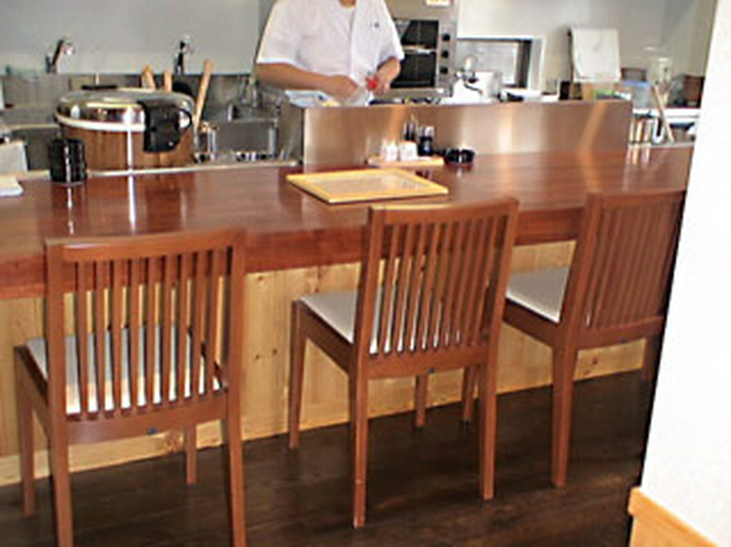 大将との会話も弾むカウンター