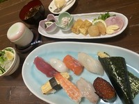 前菜
茶碗蒸し
サラダ
お寿司
汁物(赤だし)
デザート