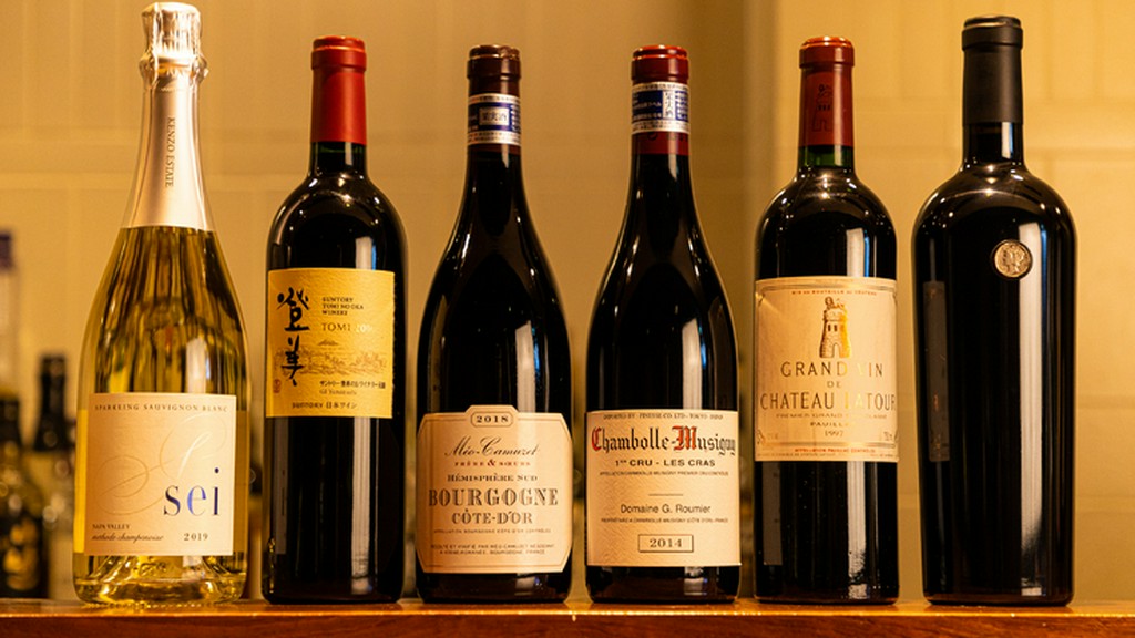 バラエティー豊かな銘柄がずらりと揃う、専用のワインリスト