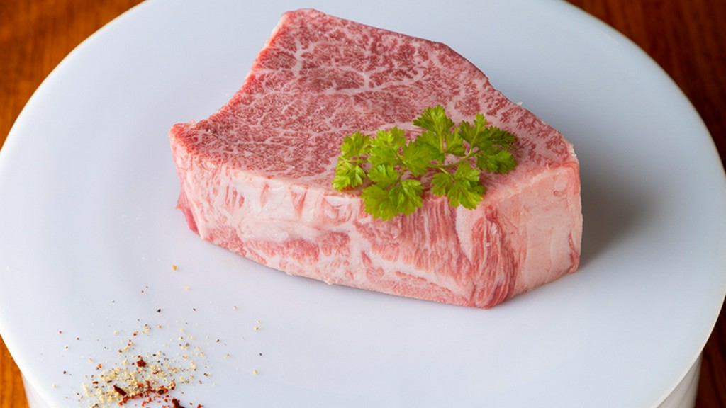 肉の旨みや口の中でとろけるような柔らかさを満喫できる、希少部位『シャトーブリアン』