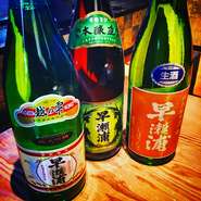 純米酒は先代が惚れ抜いた蔵元直送。吟は奈良県で唯一の早瀬浦（三宅彦右ヱ門酒造)特約店です。