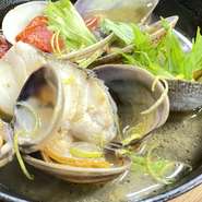 丁度良い海鮮で、一捻り。特製の出汁には特製麺がお勧めですが、白ご飯も欲しくなるでしょう。