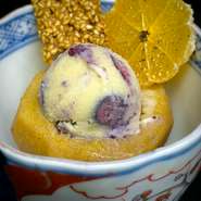 コースは最後のデザートまで、日本酒のペアリングをご提案いたします。