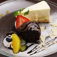 以前フジテレビ「みんなのニュース」でも紹介された大人気の女子会に限りデザート2品。
女子会にピッタリ!時間制限がないのでゆっくりと個室で優雅な時間を過ごせます。女子会スペシャリテコースをお楽しみください