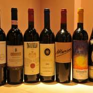 食と語らいの時間を堪能いただくため2800円～6000円前後のワインを中心にご用意。グラススパークリングワインや、ボトルのシャンパーニュなどもございます。好みの味わいやご予算など、お気軽にご相談くださいませ。