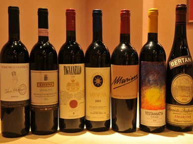 イタリア産を中心に気取らず楽しむための厳選ワインご用意