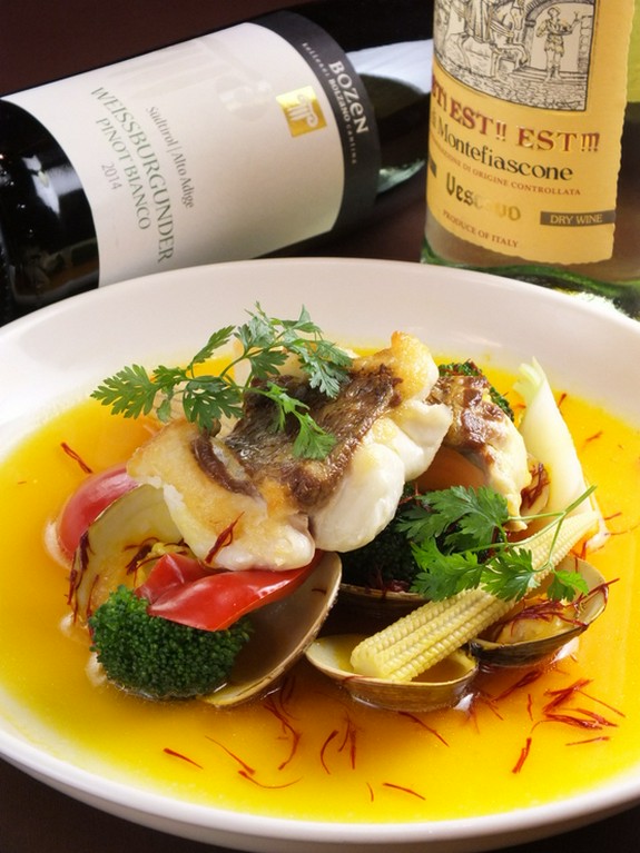 魚介のサフラン煮込み