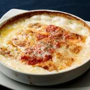 創業時から15年愛されてきた味。熱々のクリームに浮かぶ濃厚なほうれん草とリコッタチーズは、多くの人を魅了してきました。