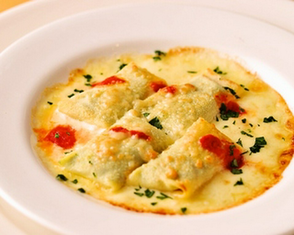 自家製リコッタチーズとほうれん草のクレープ包み オーブン焼き